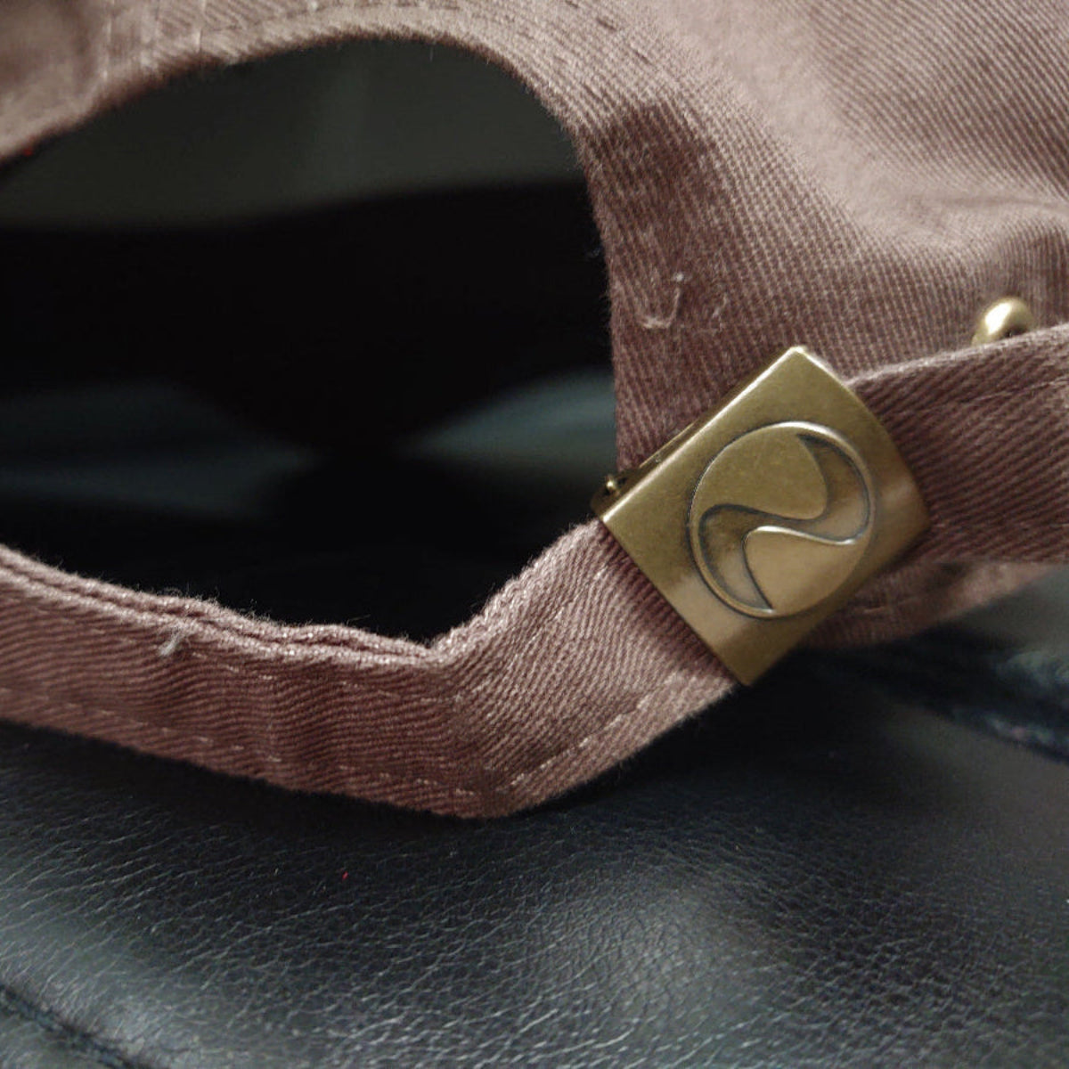 Escudo Republica Dominicana - Dominican Shield Brown / Metallic Gold Color Dad Hat