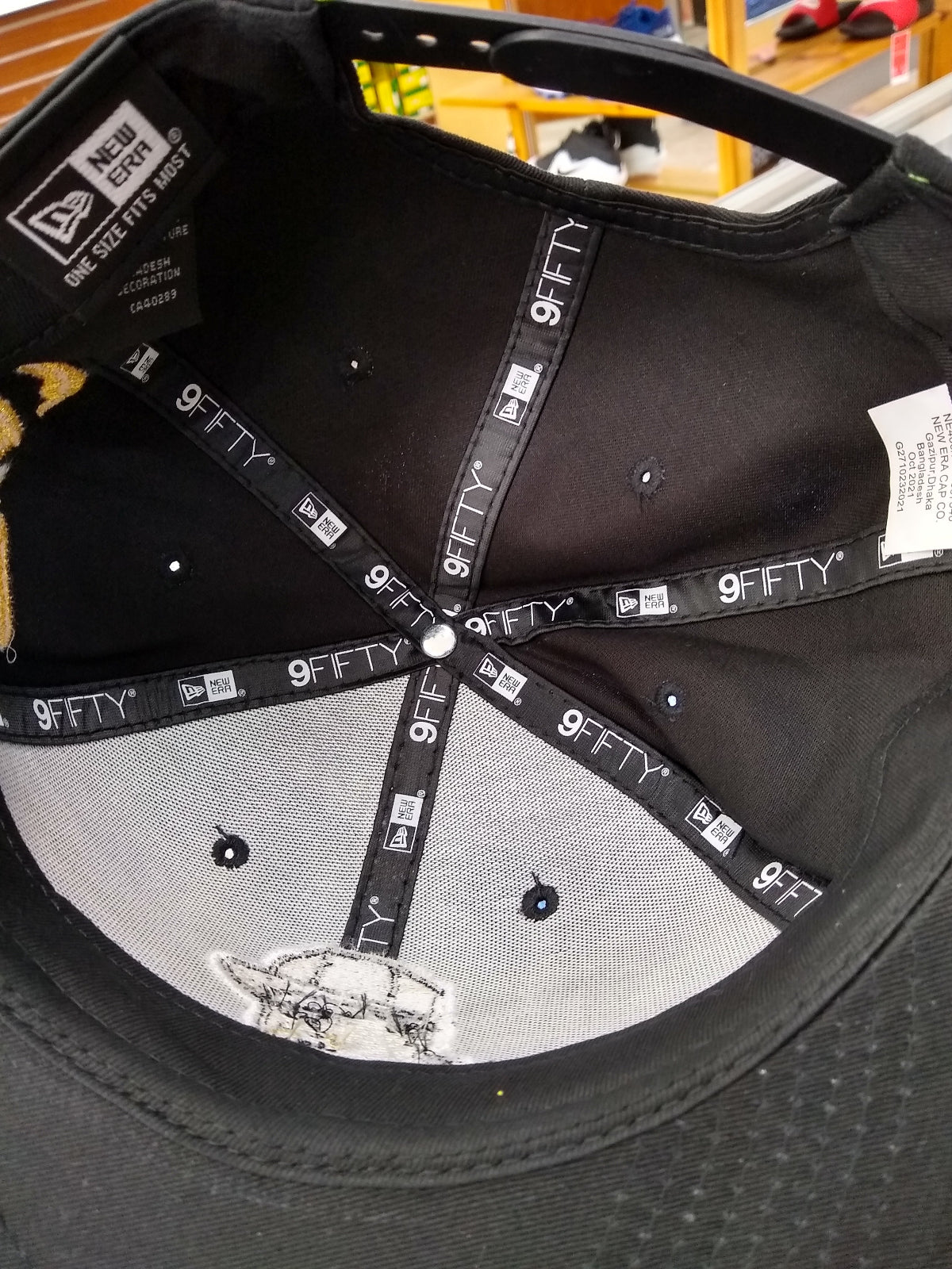 Embroidered "El Chapo" logo hats