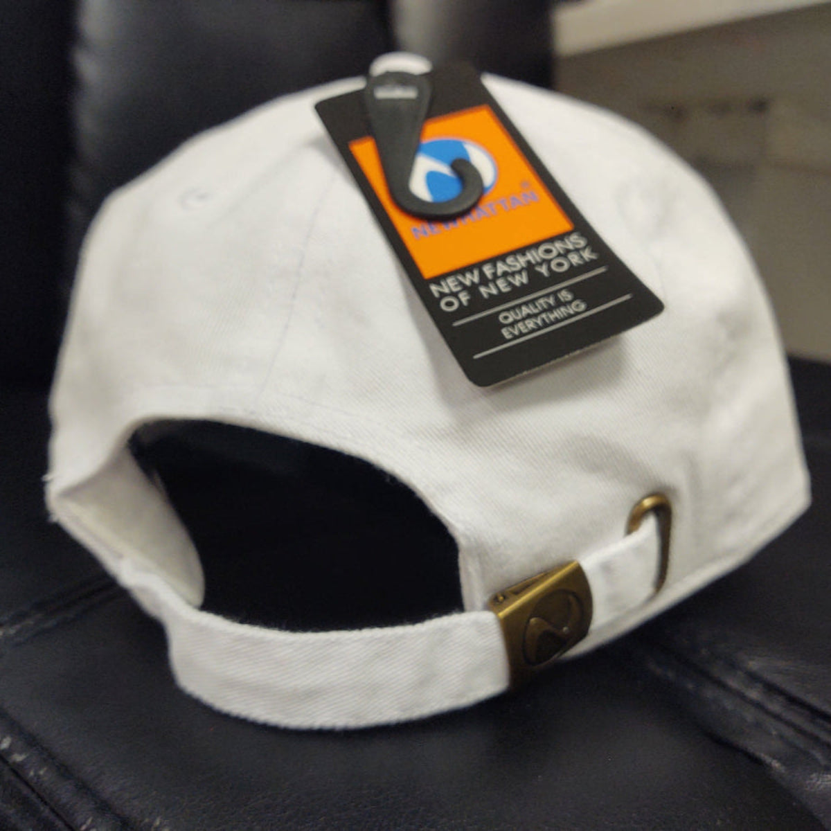 Escudo Republica Dominicana - Dominican Shield White / Metallic Gold Color Dad Hat